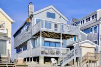 Cheerful 3 Bedroom Beach Front Cottage with Fire Place - B&B