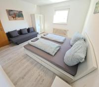 Großzügiger Wohntraum mit 4 Schlafzimmern nur 8 Gehminuten vom Europa-Park - Ferienwohnung Rust