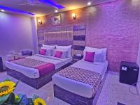 B&B New Delhi - Hotel AMADA Infinity Near Delhi Airport By LA CASA - Bed and Breakfast New Delhi