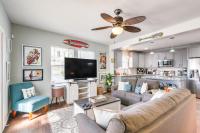 Hot Tub and Yard Jimmy Buffet-Themed Galveston Home - B&B Galveston