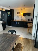 Maison familiale 4 chambres avec jardin et piscine - B&B Saint-Aignan-Grandlieu