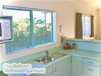 Birchwood Spa Motel - B&B