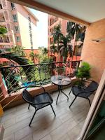 Seven Seas Jomtien 4 floor pool view - B&B Jomtien