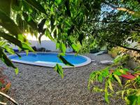 Villa avec piscine dans un avre de verdure - Bed and Breakfast