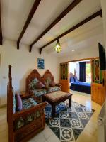 Apartment with Mountain View