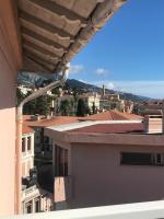 Lumineux studio sous les toits de Menton - B&B