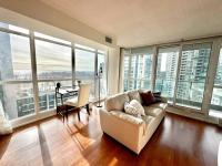 B&B Toronto - Lake View Apartment w/Parking! - Bed and Breakfast Toronto