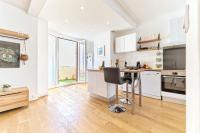CENTRE VILLE-GRAND APPARTEMENT DE 50 M2 - COSY AVEC TERRASSE -Wifi - Chambres d'hôtes Nice