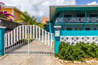 Beach House In Crown Point- walk to the beach - B&B