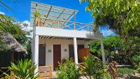 Cozy Bungalow - Garden, Terrace, Rooftop, Beach - B&B Bwejuu