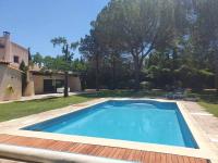 La Villa des Pins avec piscine et tennis - B&B Garons