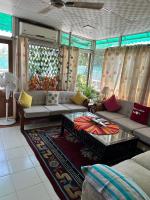 B&B New Delhi - Breezy Rooftop Retreat - Bed and Breakfast New Delhi