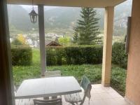 Cosy appartement avec terrasse et vue dégagée - B&B La Salle les Alpes