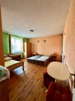 Vierbettzimmer mit eigenem Bad