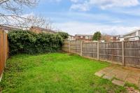 Immaculate Two Bedroom House with Parking - B&B Bedford