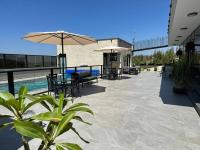 Royal Suites Dalia - וילה עם 4 סוויטות מהממות, בריכה מחוממת וג'קוזי - B&B Daliyat al Karmel
