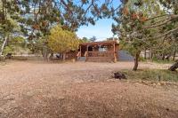 Cozy Cabin in Heber with a deck, fireplace and pet friendly - B&B Heber