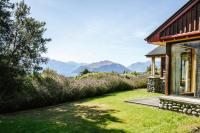 B&B Wanaka - Bullock Creek Chalet - Sleeps 8 - Lake & Mountain Views - Private & Secluded - Bed and Breakfast Wanaka