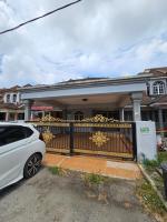Ruhani Homestay 3 KB - 4 Bedroom Fully Airconditioned with WIFI & Netflix - Bed and Breakfast