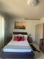 Condo Studio Suites with Balcony and swimming pool, Palawan - B&B