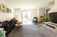 B&B Christchurch - Modern 2 bedroom by Hagley Park - Bed and Breakfast Christchurch