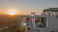 Dazzling View, Knysna - Stunning holiday villa with roof deck & 360° views - B&B