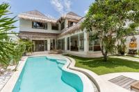 Villa Alba, Berawa, Large Private 4BR Villa Near the Beach - B&B Canggu