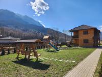 Apartment with Mountain View