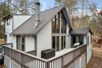 Hot Tub, Fire Pit & Fenced Yard w Resort Amenities - Ferienwohnung Hedgesville