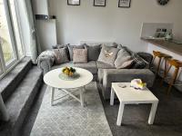 B&B Newport (Wales) - Stylish 1 Bed Apartment with Private Court Yard - Bed and Breakfast Newport (Wales)