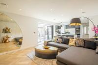 Luxury 2 Bedroom Apartment with AC and Parking - Ferienwohnung