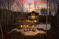 B&B Blue Ridge - 7 Min to DT Blue Ridge~Hot Tub~Fire Pit~Sleeps 12 - Bed and Breakfast Blue Ridge