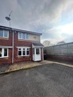 Cosy 2 bedroomed semi detached house - Ferienwohnung Brettell Lane