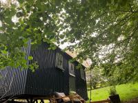 B&B Bodmin - Cornwall Woodland Dog Friendly Shepherd's Hut - Bed and Breakfast Bodmin