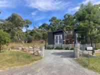 B&B Tarago - Hayshed Cabins - Merigan Farm Stay - Bed and Breakfast Tarago