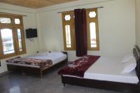 Kamer met Kingsize Bed en Uitzicht op de Bergen