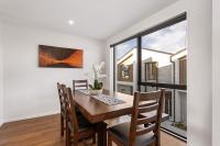 Stylish Brand New Sunny 3Bdrm 3Bth garage sleeps 6 - Chambres d’hôtes Christchurch