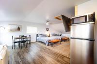 Cozy Suite w Stunning Lake Views at Fife Lake Lodge - Ferienwohnung Fife Lake