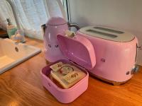 BeachBoys - Retro Caravan AirStream - B&B