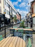 Stunning 1 bed central flat - B&B Woking