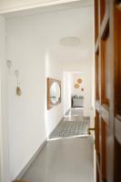 Lake View Cozy Apartment with Small Garden - Ferienwohnung