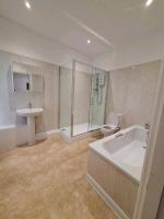 B&B Middlesbrough - Favourite Ensuite Room - Bed and Breakfast Middlesbrough