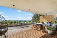 B&B Collaroy - Ocean Views, Deck and Parking at Beach Apartment - Bed and Breakfast Collaroy