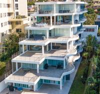 Casa Playa No 5 Modern Off Grid Beach Apartment - Bed and Breakfast Durban