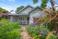 Kurrajong Holiday House - Family - B&B