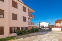 Apartment Isola with terrace and parking - B&B Rovigno