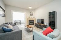 B&B Calgary - New Cozy 2 Bedrooms Condo w Parking - Bed and Breakfast Calgary