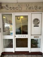 The Beach House Holiday Apartments - B&B