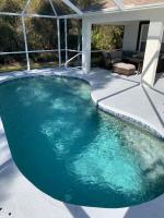 B&B North Port - Modern/3-bedroom/Heated saltwater Pool - Bed and Breakfast North Port