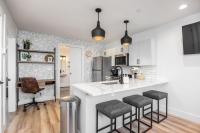 Stylish Condo in Hillsboro Village by Vanderbilt and Belmont - Bed and Breakfast Nashville